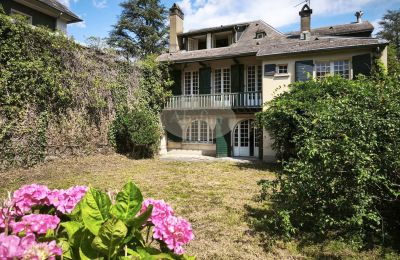 Historisch vastgoed, Villa in Bagnères-de-Luchon met grote tuin en uitzicht op de Pyreneeën
