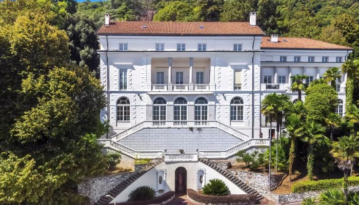 Historische villa te koop Belgirate, Piemonte