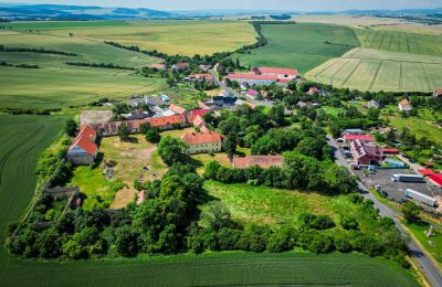 Kasteel te koop Žatec, okres Louny, Omgeving van het pand