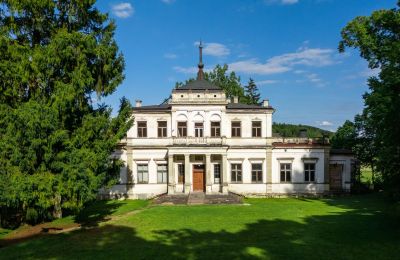 Historisch vastgoed, Neorenaissance landhuis met parklandschap nabij Krakau