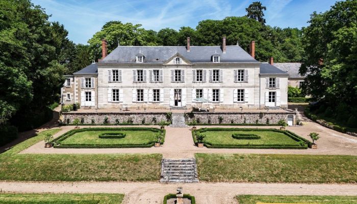 Te renoveren kasteel nabij het Château de Chenonceau in de Loirevallei