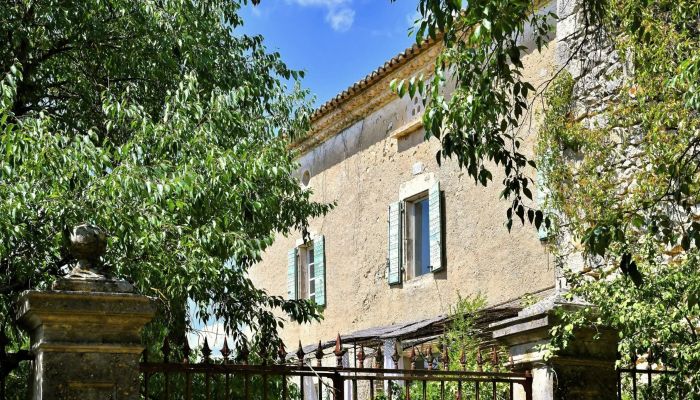 Landhuis nabij Uzès met uitzicht op de heuvels, atelier en gastenverblijf