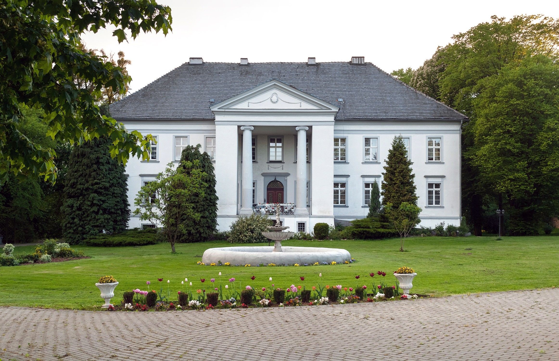 Images Classicistisch landhuis in Maciejowice, Opole