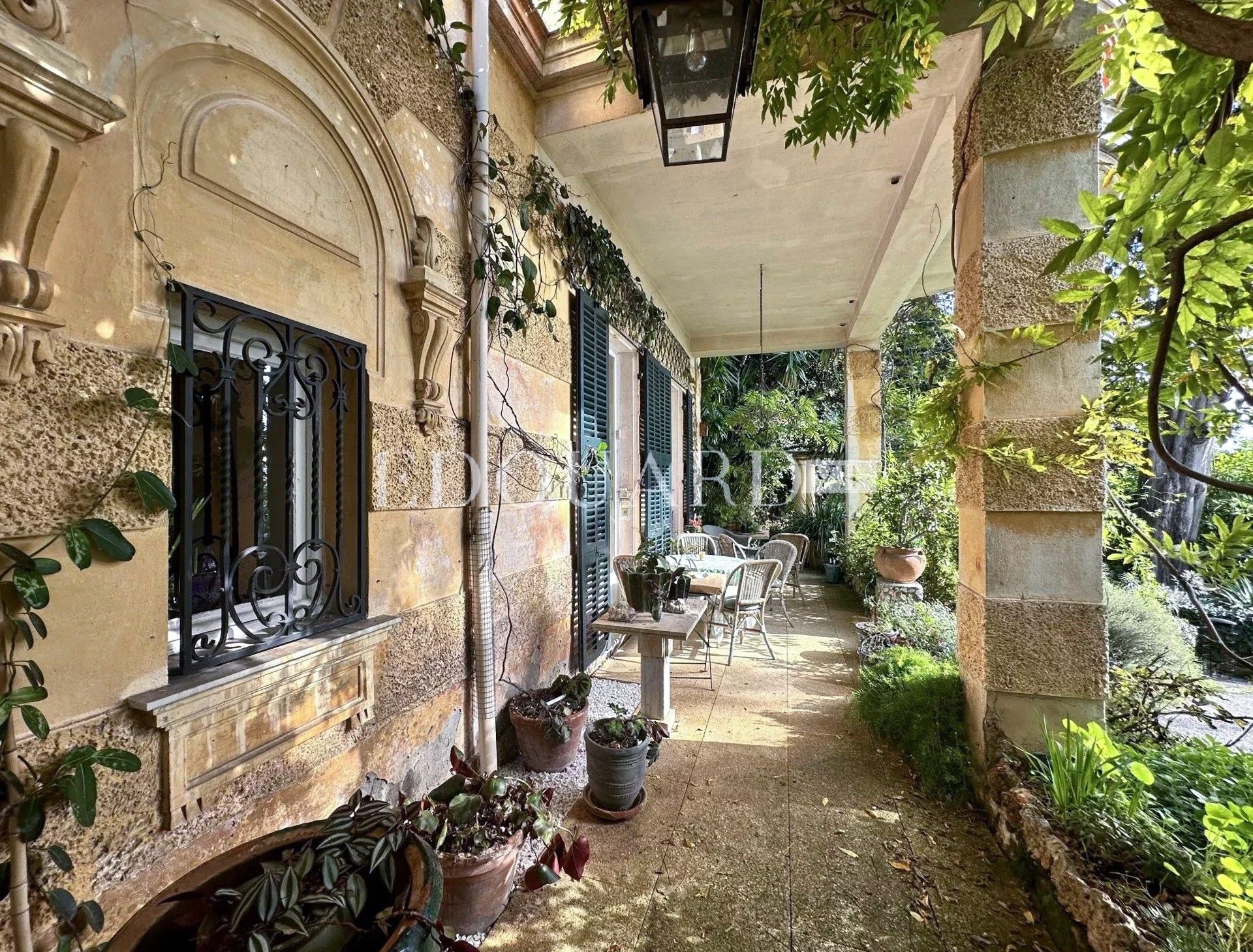 Images Vierkamerappartement met tuin- en zeezicht