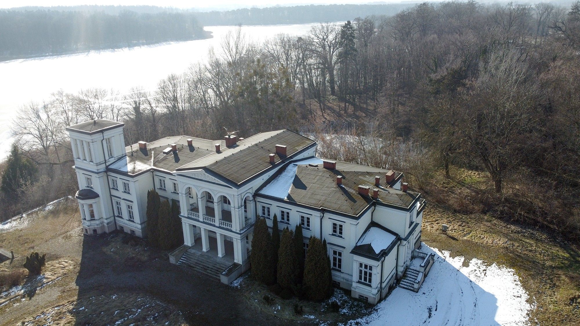 Images Landhuis aan het meer bij Poznan
