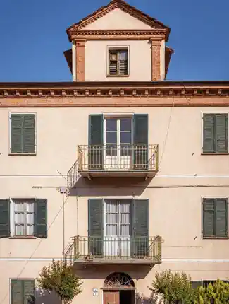Palazzo Magliano in Bosia, Piemonte: historische eigendom te renoveren, Bosia, Piemonte