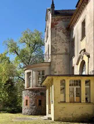 Historisch landhuis in Bronów met park en vijver