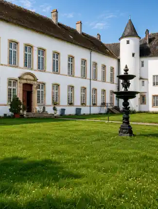 Uitzonderlijke Verkoop: Château de Roussy-Comté, op Slechts Een Steenworp van Luxe, Roussy-le-Bourg, Grand-Est