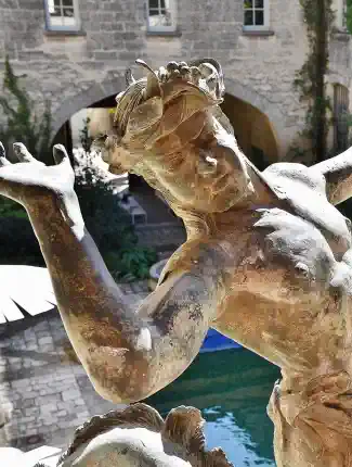 Middeleeuws kasteel bij Uzès - van oudheid tot moderniteit, Uzès, Occitanie
