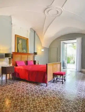 Kasteel uit de 13e eeuw tussen Nîmes en Alès, Saint-Chaptes, Occitanie