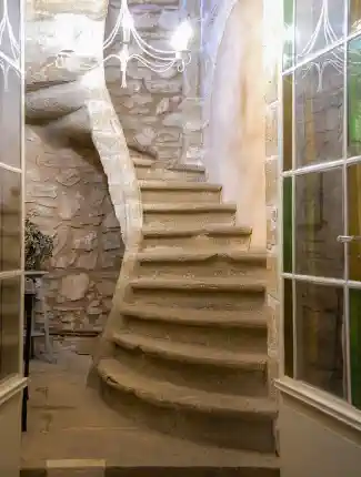 Oude tempel met een uniek karakter en weids uitzicht, Uzès, Occitanie
