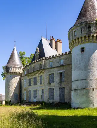 Te renoveren château in Centre-Val de Loire