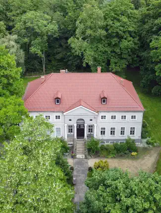 Landhuis in Polen bij Görlitz (Duitsland), Sławnikowice, Neder-Silezië