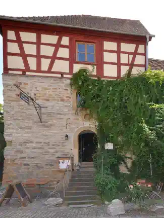 Historisch versterkt complex met bijgebouwen nabij Ellingen, Duitsland