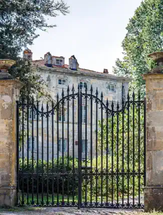 Historisch landhuis in Toscane bij Lucca met villa, bijgebouwen, kapel, olijfbomen en wijngaard, Capannori, Toscane
