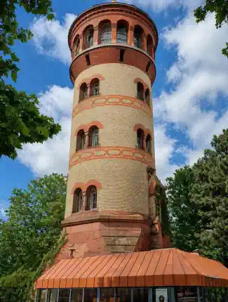Historische watertoren in Ludwigshafen am Rhein - commercieel en residentieel