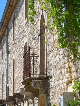 Provençaalse mas met gastenverblijven, binnenzwembad en tuin nabij Uzès, Uzès, Occitanie