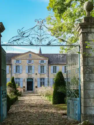 Château uit de 18e eeuw met formele tuinen aan de voet van de Pyreneeën, Pau, Nouvelle-Aquitaine