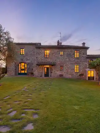 Historisch landgoed met twee villa’s en hoge jaarlijkse omzet nabij Florence, Pistoia, Toscane