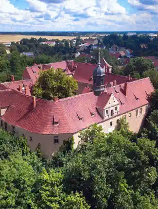 Renaissanceslot aan de Elbe met restauratieplan