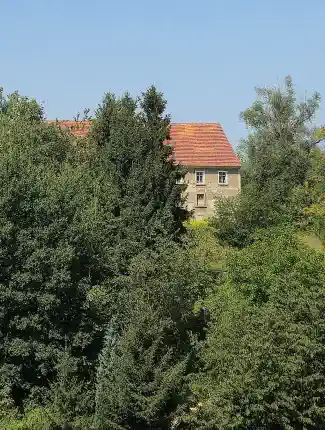 Karakteristiek landhuis in het Jizeragebergte, Neder-Silezië, Neder-Silezië