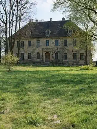 Landgoed met landhuis, bijgebouwen en park in de Pools-Duitse grensregio, Kostrzyna, Neder-Silezië