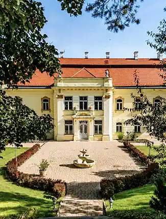 Art Nouveau landhuis met park in het westen van Slowakije