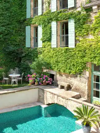 Burgerlijke residentie bij Uzès uit de 16e en 19e eeuw met tuin en zwembad, Uzès, Occitanie