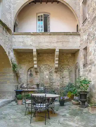 Historisch landhuis met binnenplaats en 7 suites nabij Uzès, Uzès, Occitanie