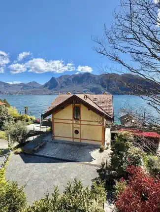 Gerestaureerd historisch huis met drie wooneenheden en uitzicht op het meer, 28823 Ghiffa, Piemonte