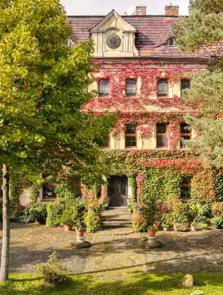 Classicistisch neobarok kasteel in Silezië  - Pałac w Wojnowicach, Wojnowice, Silezië