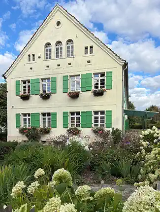 Landhuis i grenseområdet mellom Polen, Tyskland og Tsjekkia, Sławnikowice, Neder-Silezië