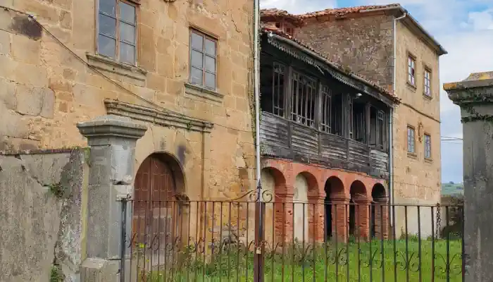 Landhuis te koop Sariego, Asturië,  Spanje